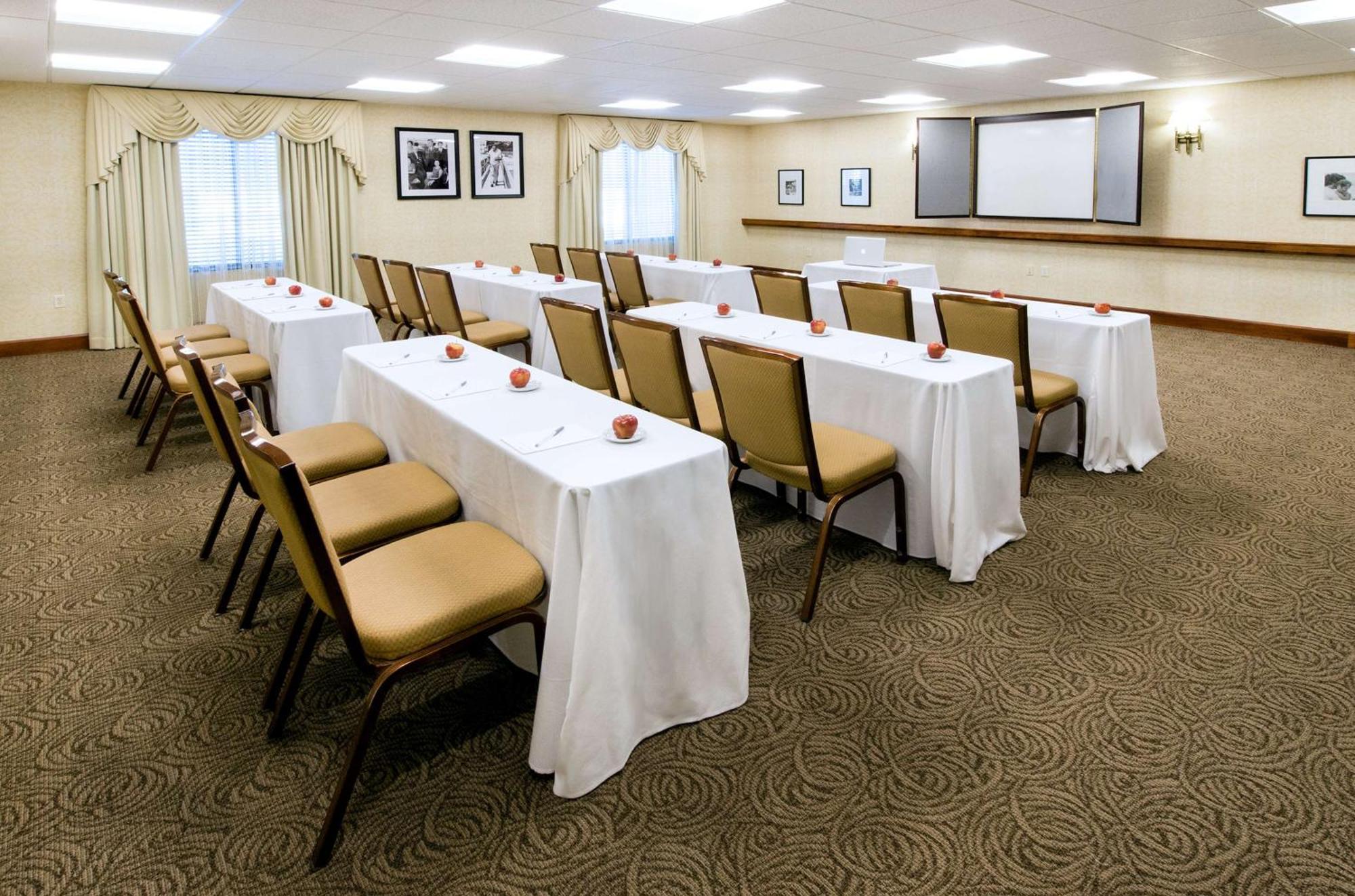 Hampton Inn Boston-Норвуд Екстер'єр фото